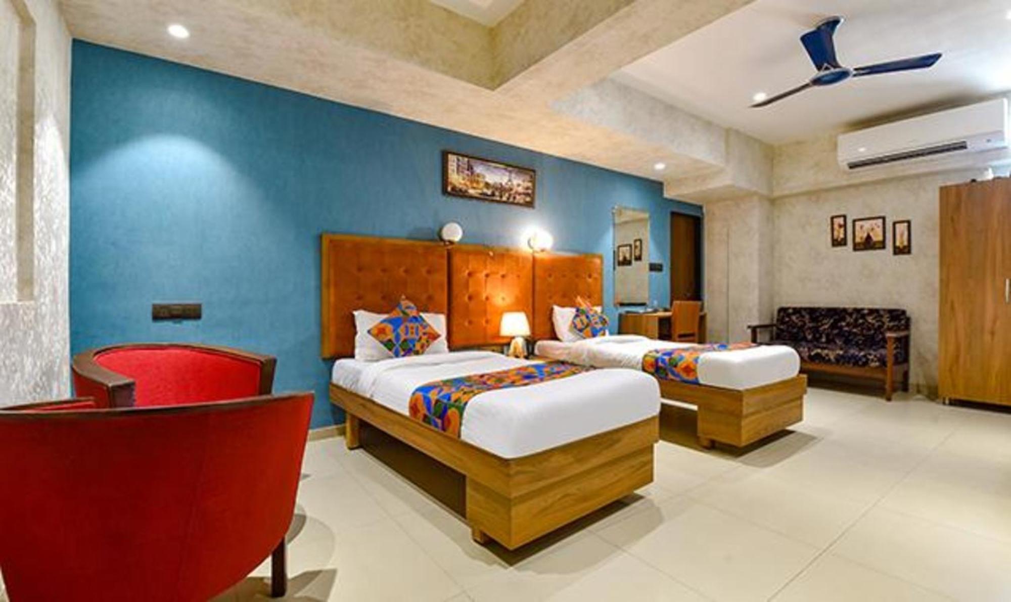 Collection O 88939 Siddharth Corporate Gandhinagar Exterior foto