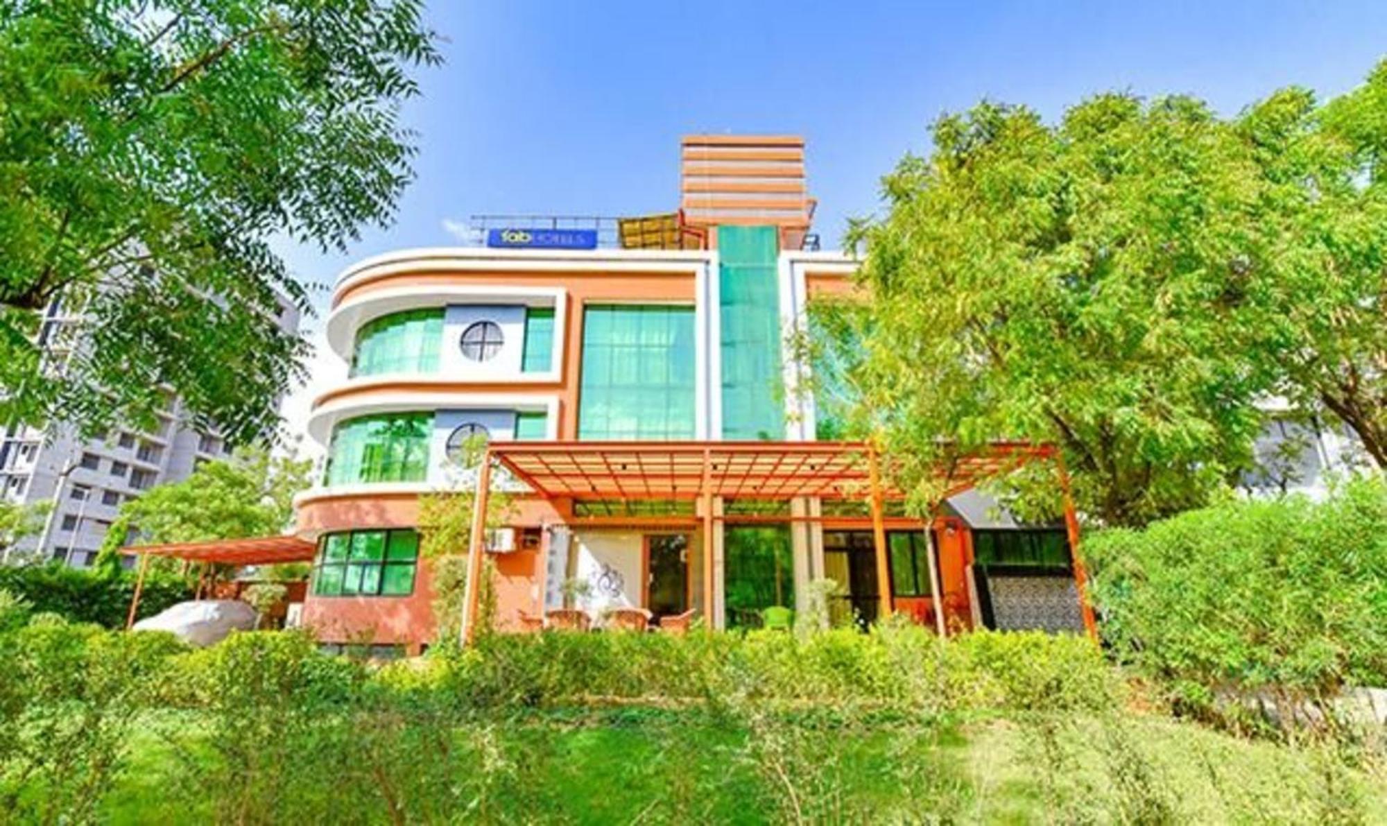 Collection O 88939 Siddharth Corporate Gandhinagar Exterior foto