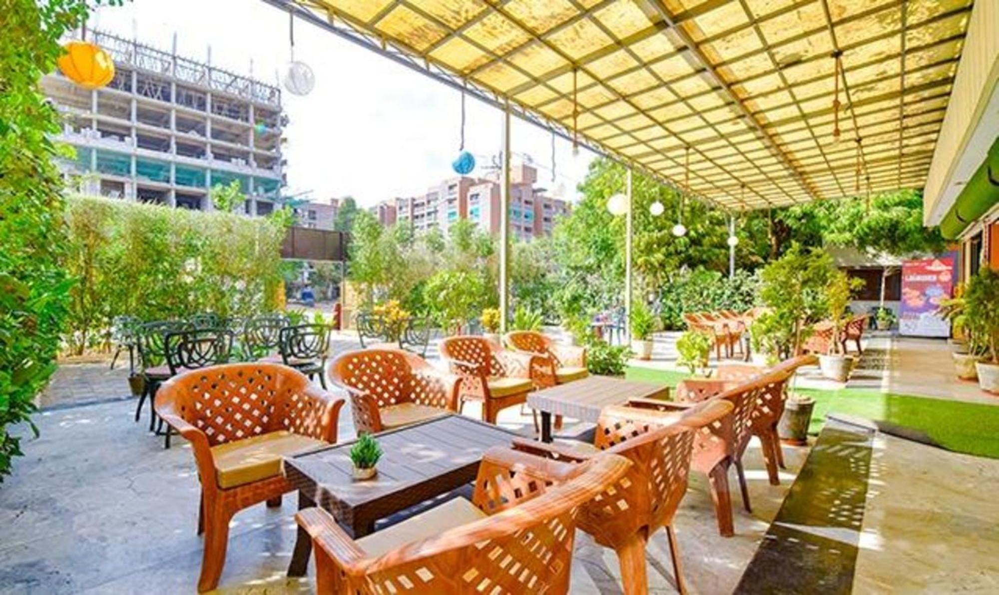 Collection O 88939 Siddharth Corporate Gandhinagar Exterior foto